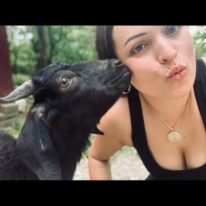 Meet your Posher, Ilham